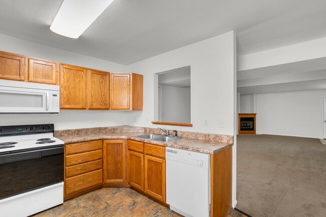 Building Photo - 1704 Juniper Dr