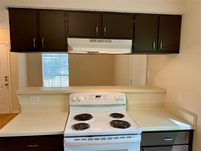 Building Photo - 22 N Wavy Oak Cir