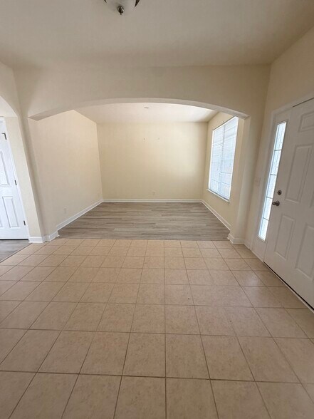 Building Photo - 834 Indianola Ct