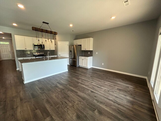 Building Photo - Welcome Home!