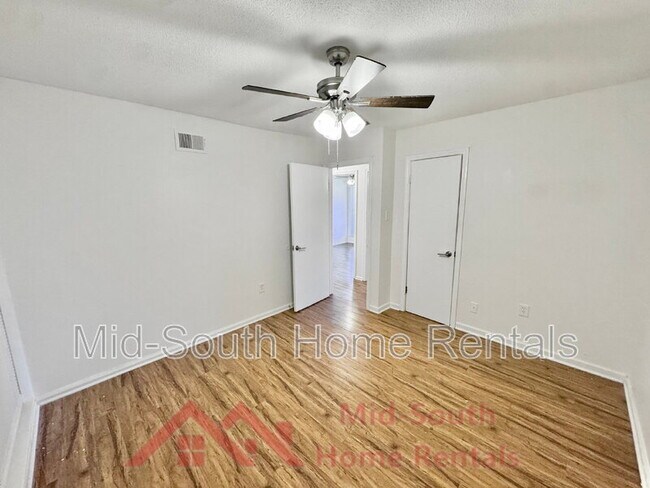 Building Photo - 1185 Deer Trail Ln