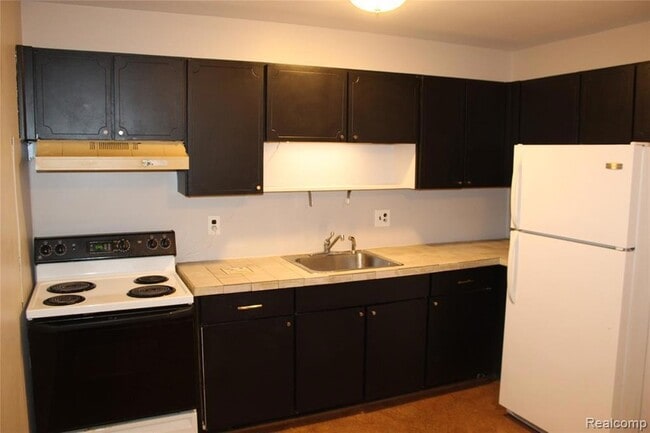 Building Photo - 26309 Seven Mile W