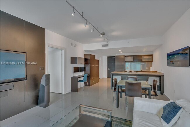 Building Photo - 200 Biscayne Blvd Way