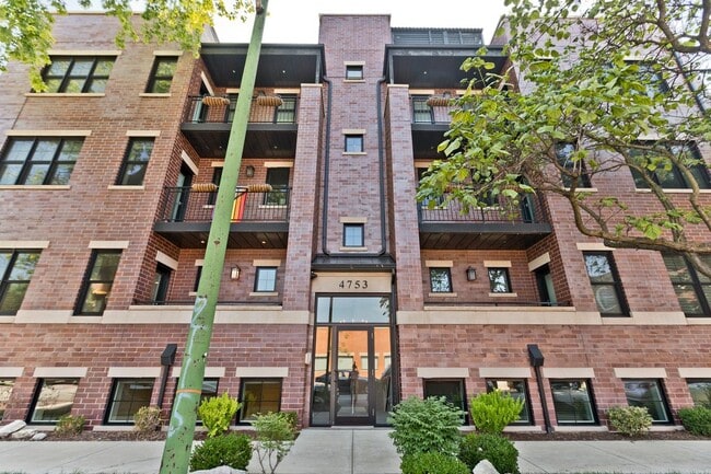 Building Photo - 4752 N Hamilton Ave