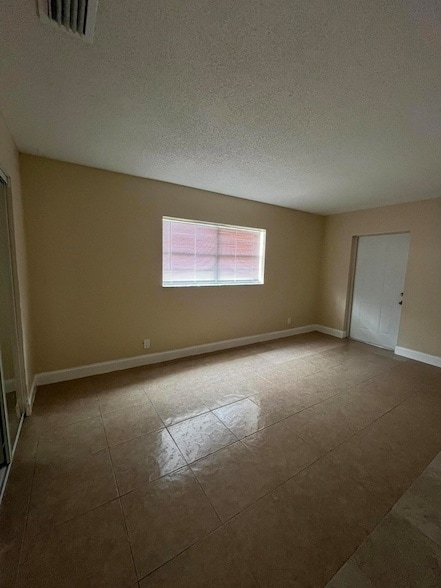 Building Photo - 1045 Miami Blvd