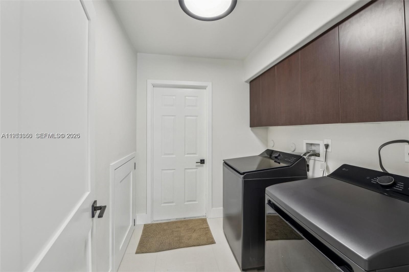 Building Photo - 20160 NW 9th Dr