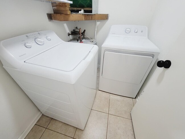 Building Photo - 2104 Victory Garden Ln