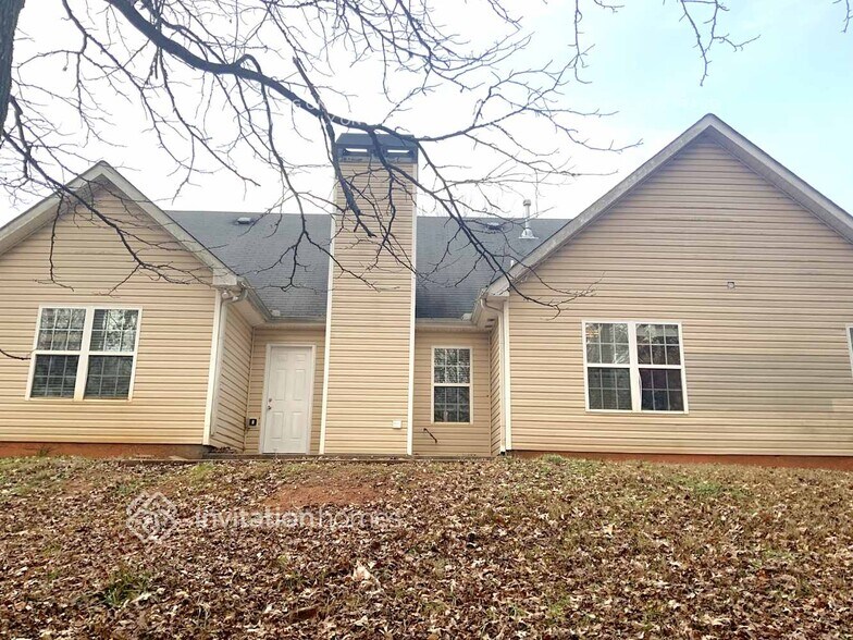 Building Photo - 644 Lynchburg St