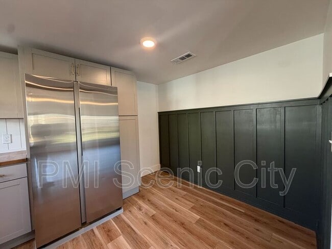 Building Photo - 607 Franklin St