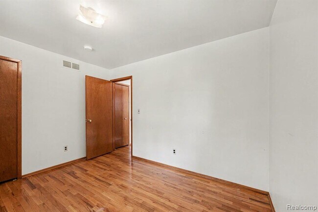 Building Photo - 35656 Saxony Dr
