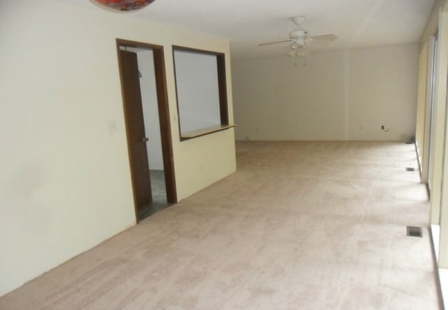Building Photo - Spacious 4-Bed Tri-Level with 4-Car Garage — Walk to Elementary, Middle & High School