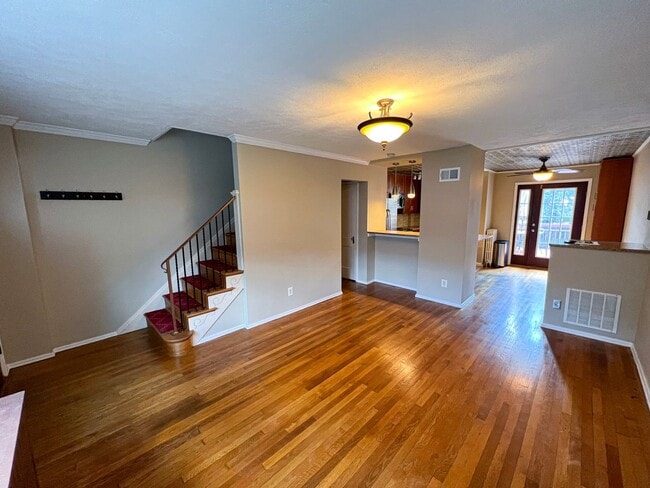 Building Photo - Charming 2 Bed 2 Bath Brick Townhome With A Fully Fenced Yard In Beautiful Foxcroft Heights