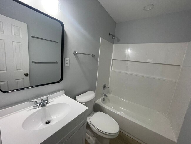 Building Photo - 4915 Sycamore Pl