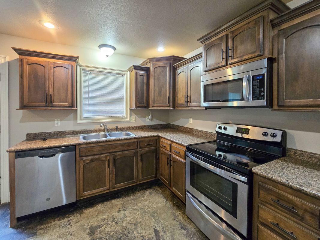 Building Photo - 203 N Bernis St