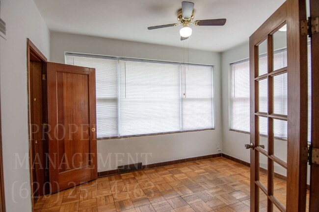 Building Photo - Spacious 4-Bedroom 2-Bathroom Home