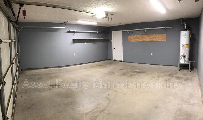 Building Photo - 5616 Jamaica Ln