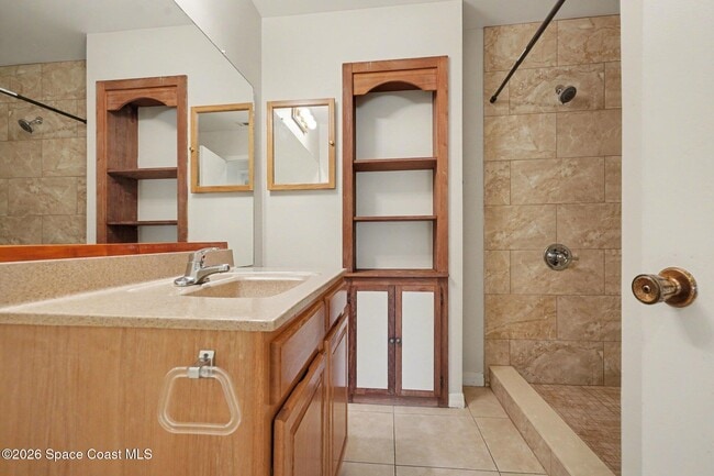 Building Photo - 1340 Mariposa Dr NE