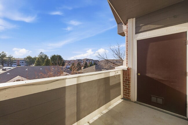 Building Photo - 2 Bed 2 Bath Condo With Balcony!