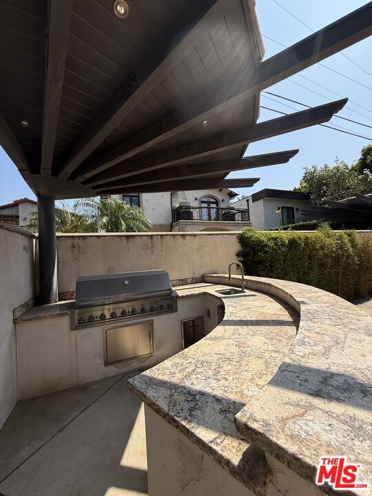 Building Photo - 458 Flores St