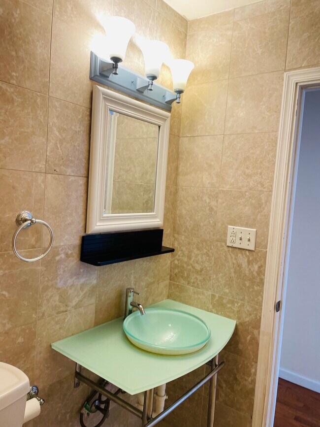 Building Photo - 1520 Moore St