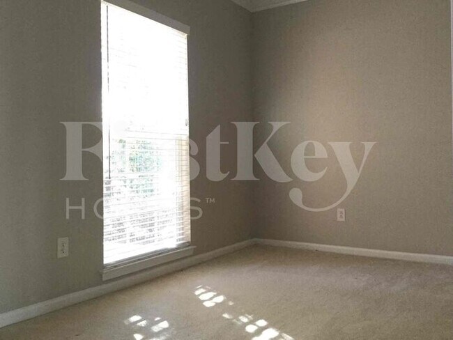 Building Photo - 126 Centerpoint Dr