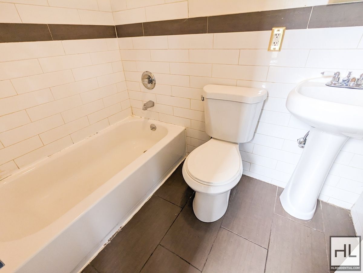 Building Photo - Fifth Avenue