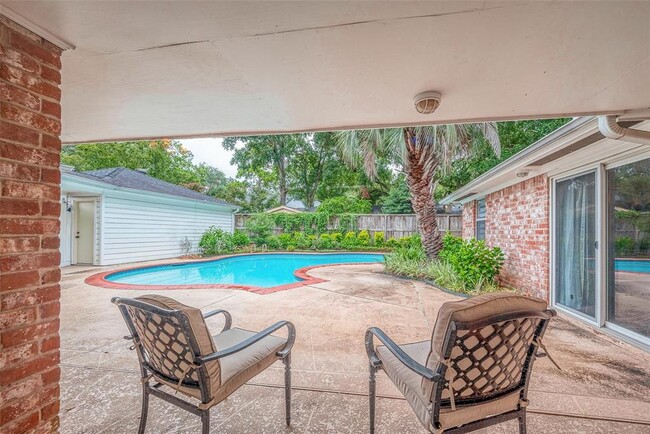 Building Photo - 10118 Briar Forest Dr