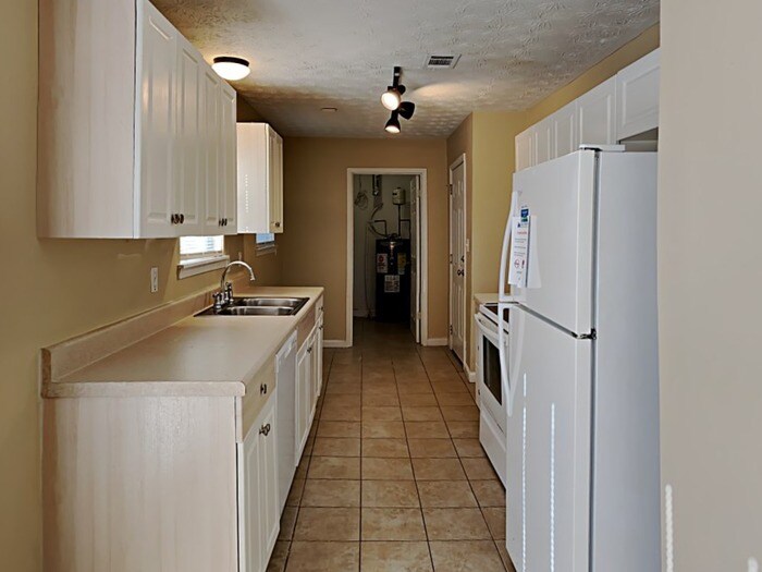 Building Photo - 97 Royce Dr