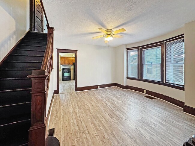 Building Photo - 323-325 Percy St