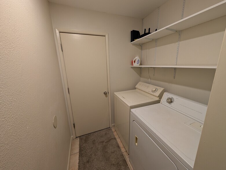 Building Photo - 2718 Powder Dr