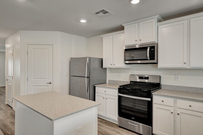 Building Photo - Upgraded 5 bedroom home in Cul-De-Sac!!