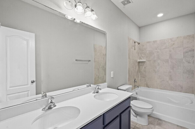 Building Photo - 2547 Hawthorn Park Ct