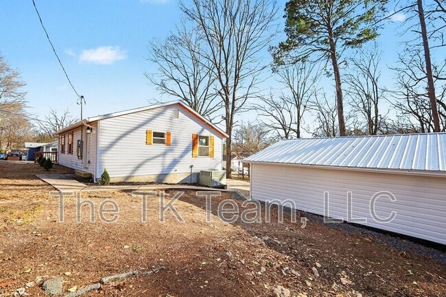 Building Photo - 416 Richardson St