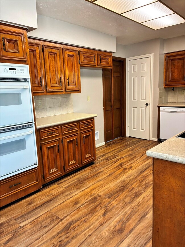 Building Photo - 15502 Rio Plaza Dr