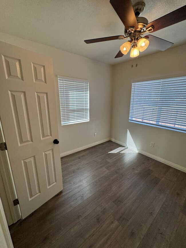 Building Photo - 4062