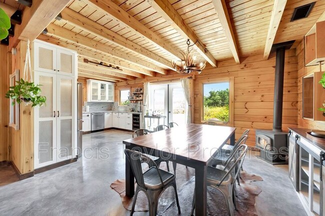 Building Photo - 2689 Daisy Ln