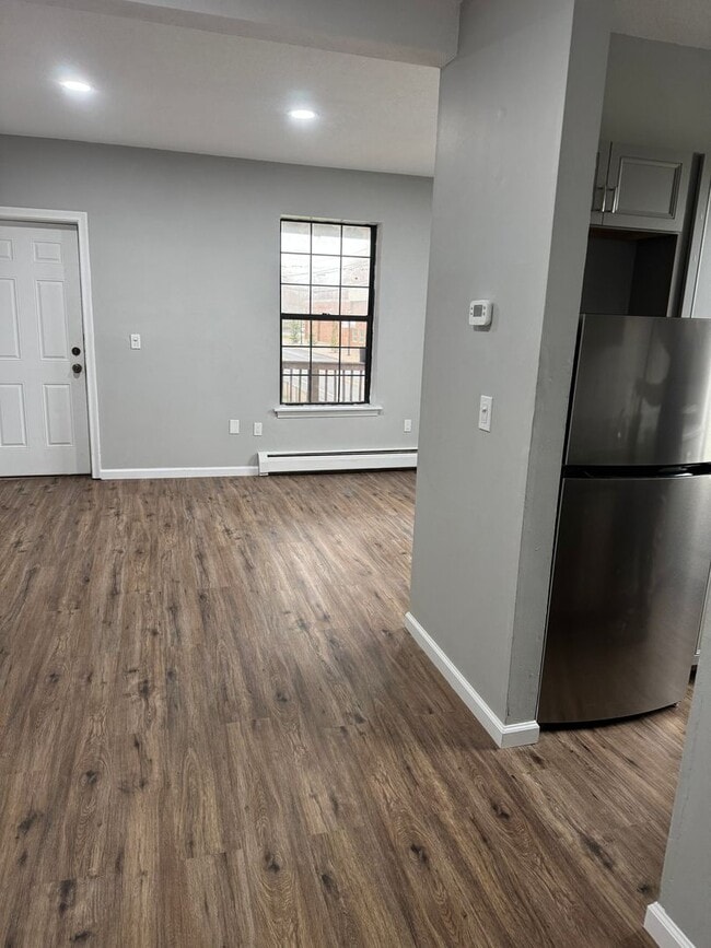 Building Photo - 1 bedroom, 1 bathroom downtown Hartford ct