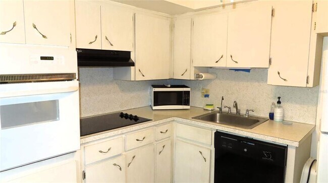 Building Photo - 2457 Ecuadorian Way