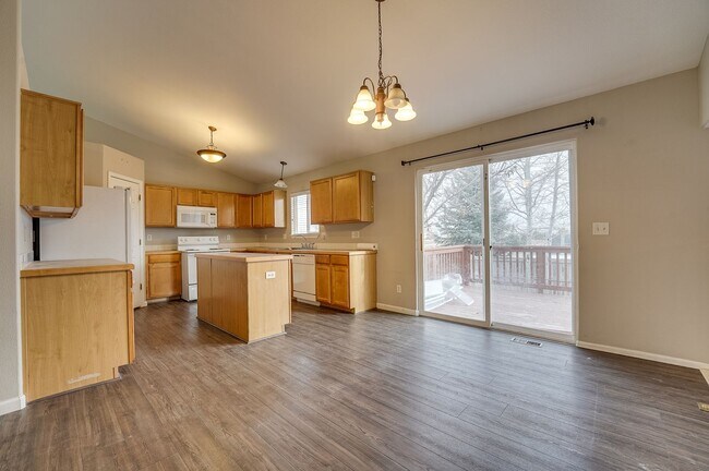 Building Photo - Spacious 3 bed, 2.5 bath home located in Wellington, CO