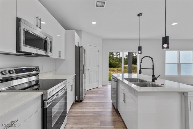 Building Photo - 945 Butler St E