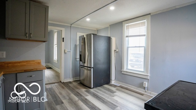 Building Photo - 352 W 28th St