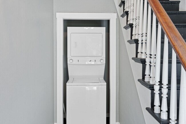 Building Photo - 547 Randolph St