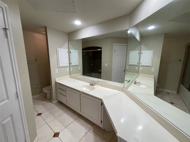 Building Photo - 2400 McCue Rd