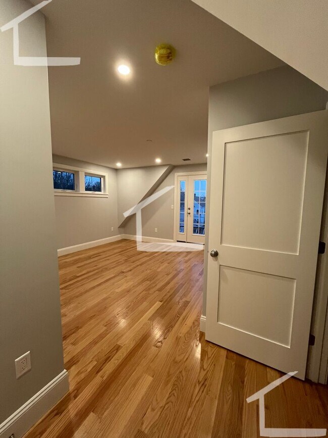 Building Photo - Nice New 3-bed, 2-bath Unit!