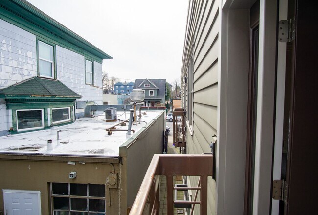 Building Photo - Contemporary 1-Bed Townhouse w/ Electric Fireplace!