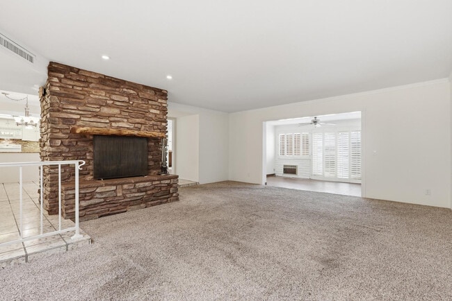 Building Photo - 7814 E MacKenzie Dr