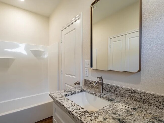 Building Photo - 215 Timberline Dr