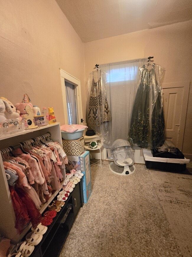 Building Photo - 205 Cheyenne Ave