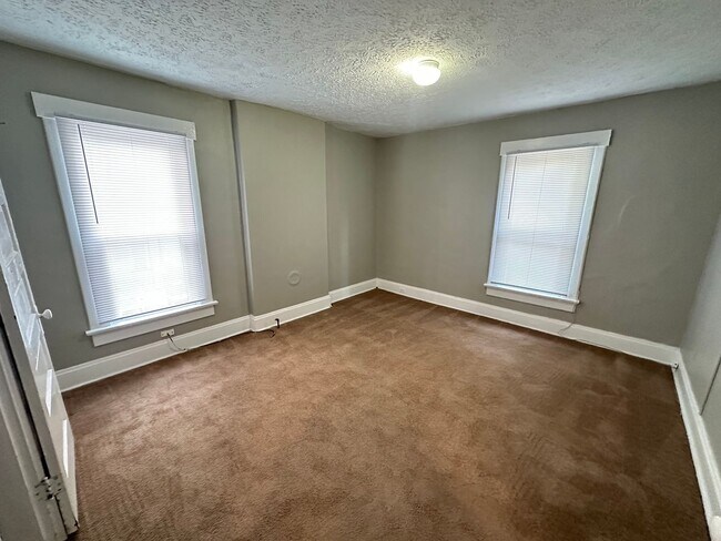 Building Photo - 2154 Tuller St