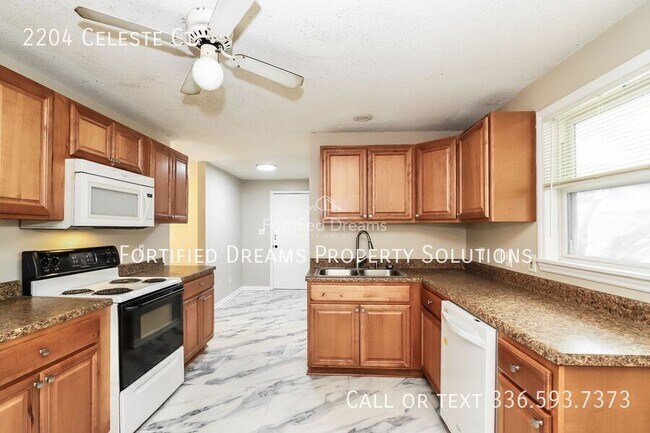 Building Photo - 2204 Celeste Ct